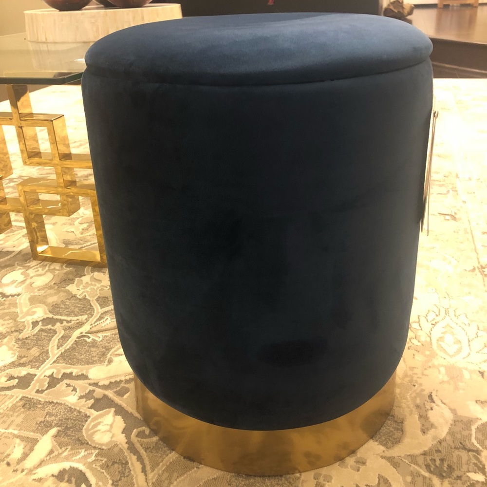 SOLD Velvet ottoman/stool HOUSTON, TX pick up only